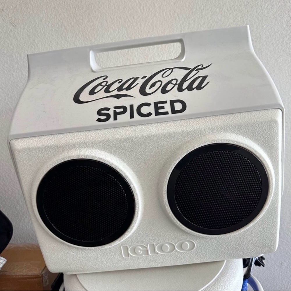 Igloo White Portable Speaker Cooler